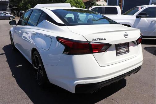 White 2024 Nissan Altima SR FWD