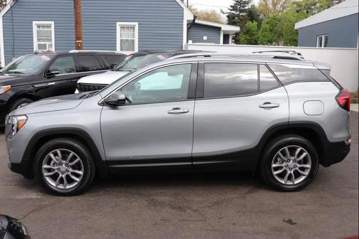 Sterling Metallic 2024 GMC Terrain SLT
