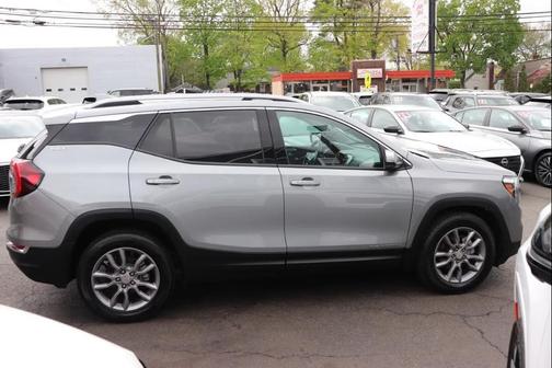 Sterling Metallic 2024 GMC Terrain SLT