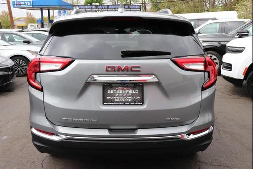 Sterling Metallic 2024 GMC Terrain SLT