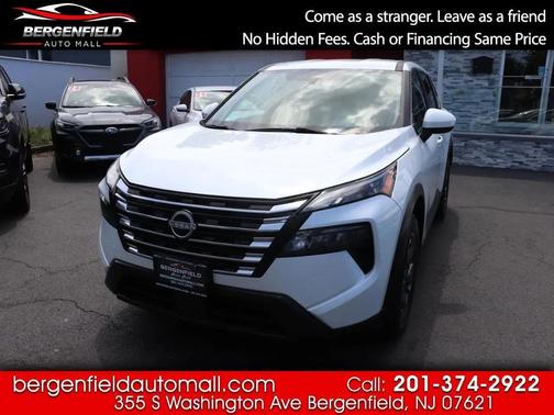 Everest White Pearl 2024 Nissan Rogue SV