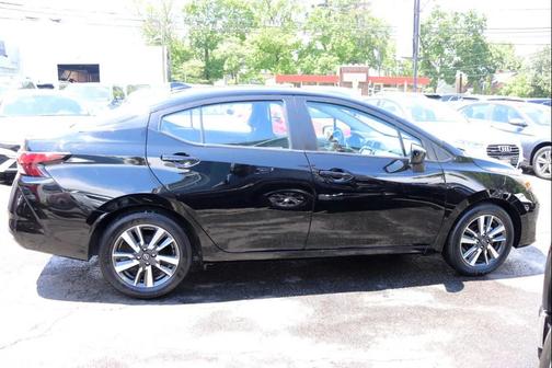 Super Black 2025 Nissan Versa 1.6 SV