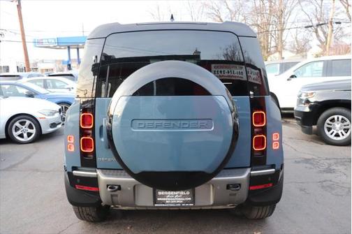 2024 Land Rover Defender 110 P400 X-Dynamic SE