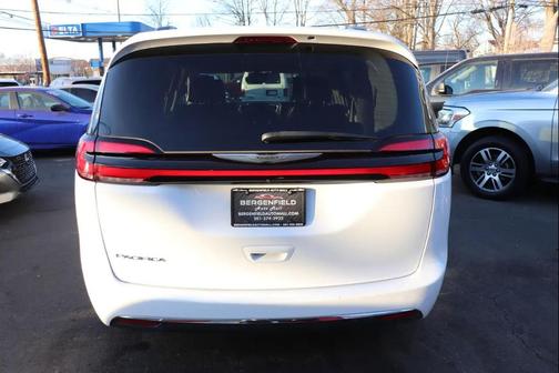 2022 Chrysler Pacifica Touring L