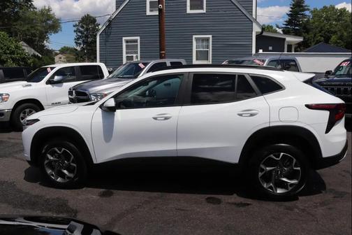 Summit White 2025 Chevrolet Trax LT