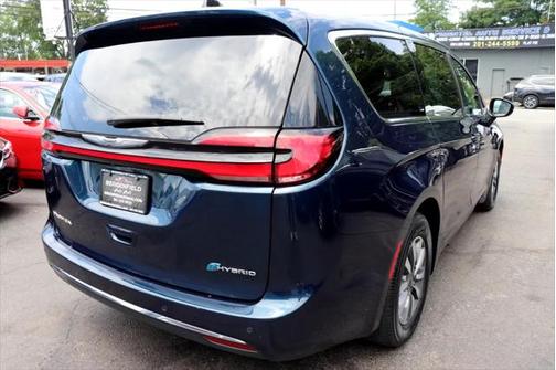 2024 Chrysler Pacifica Hybrid Select