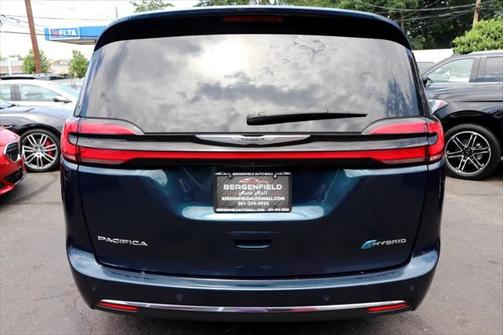 2024 Chrysler Pacifica Hybrid Select