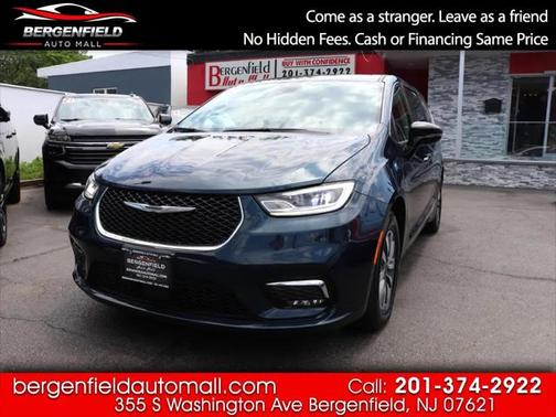 2024 Chrysler Pacifica Hybrid Select