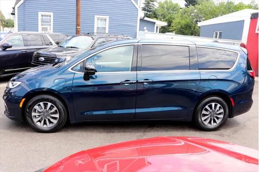 2024 Chrysler Pacifica Hybrid Select