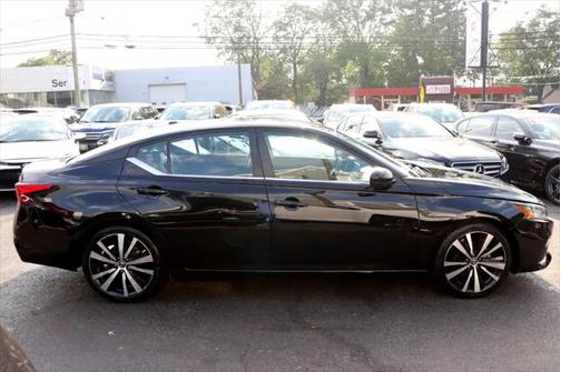 2022 Nissan Altima SR FWD