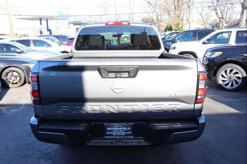 2024 Nissan Frontier SV