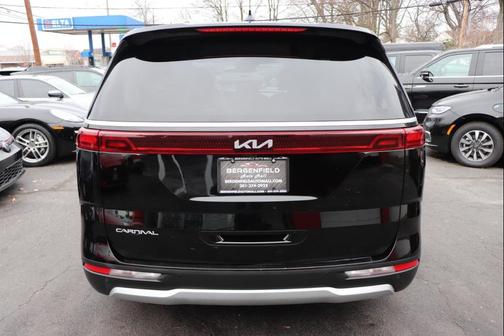 2024 Kia Carnival LX