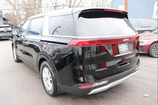 2024 Kia Carnival LX