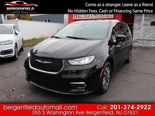 2024 Chrysler Pacifica Hybrid Select