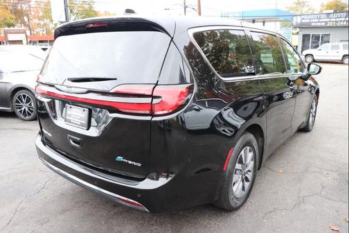 2024 Chrysler Pacifica Hybrid Select