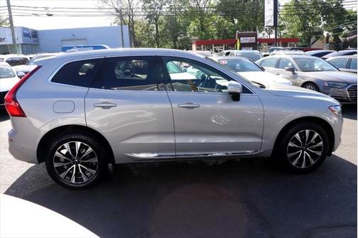 2023 Volvo XC60 B5 Plus Bright Theme