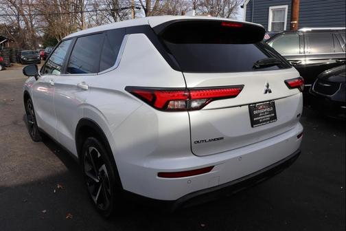 2023 Mitsubishi Outlander SE