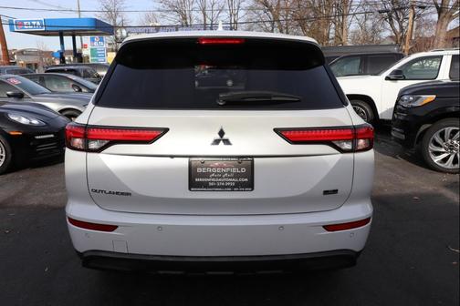 2023 Mitsubishi Outlander SE