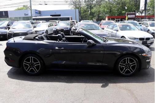 2022 Ford Mustang EcoBoost