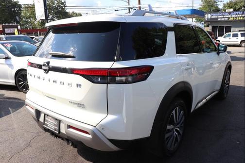 2022 Nissan Pathfinder Platinum 4WD