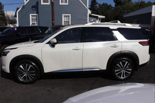 2022 Nissan Pathfinder Platinum 4WD