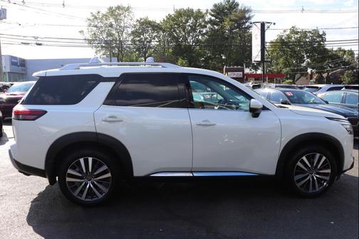 2022 Nissan Pathfinder Platinum 4WD