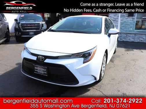 Ice Cap 2025 Toyota Corolla LE