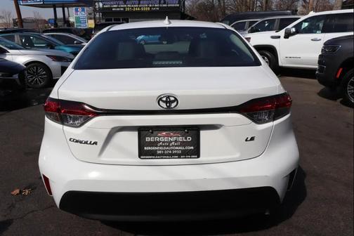 Ice Cap 2025 Toyota Corolla LE