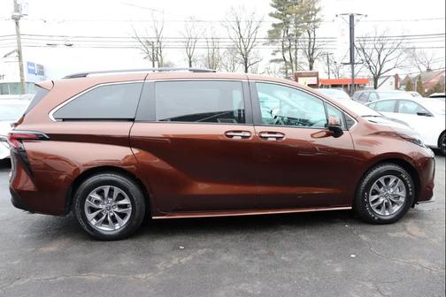 2024 Toyota Sienna XLE