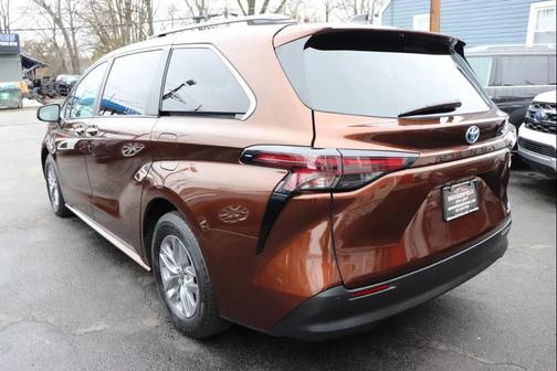 2024 Toyota Sienna XLE