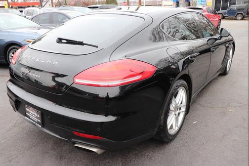 2016 Porsche Panamera 4