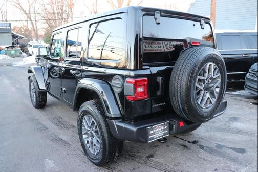 2025 Jeep Wrangler 4-Door Sahara 4x4