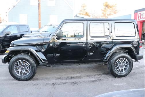 2025 Jeep Wrangler 4-Door Sahara 4x4