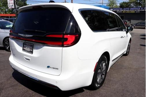 2023 Chrysler Pacifica Hybrid Limited