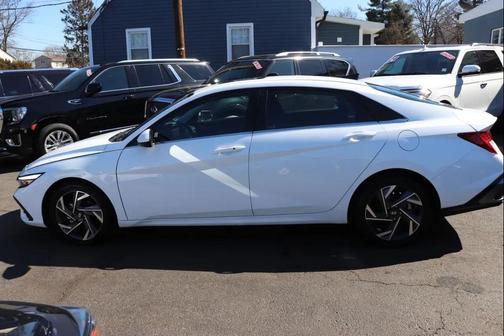 2025 Hyundai ELANTRA SEL