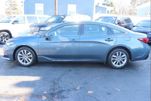 2022 Toyota Avalon XLE