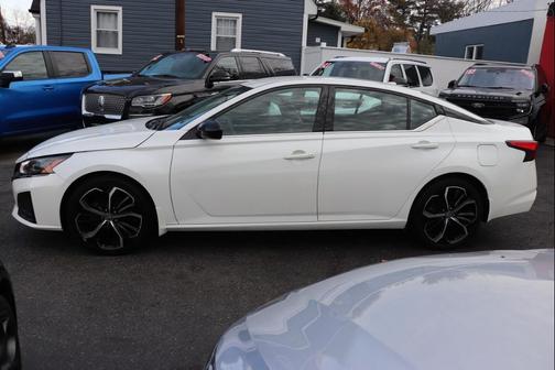 2024 Nissan Altima SR FWD