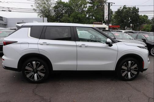 White Diamond 2025 Mitsubishi Outlander SE S-AWC