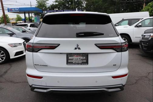 White Diamond 2025 Mitsubishi Outlander SE S-AWC