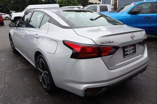 Brilliant Silver Metallic 2023 Nissan Altima SR FWD
