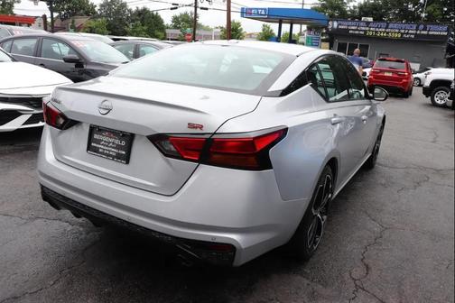 Brilliant Silver Metallic 2023 Nissan Altima SR FWD