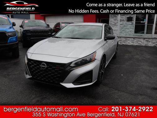 Brilliant Silver Metallic 2023 Nissan Altima SR FWD