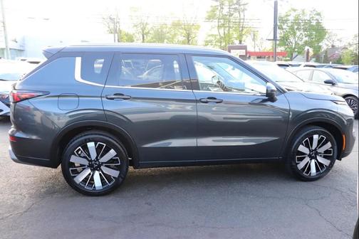 Gray 2025 Mitsubishi Outlander SEL 2.5 2WD