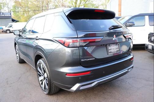 Gray 2025 Mitsubishi Outlander SEL 2.5 2WD