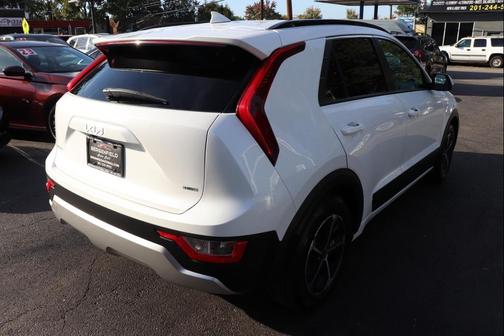 2023 Kia Niro LX