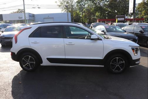 2023 Kia Niro LX