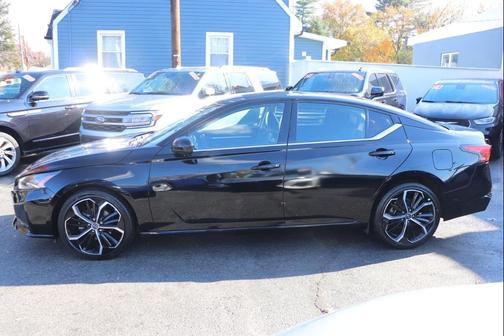 2023 Nissan Altima SR FWD