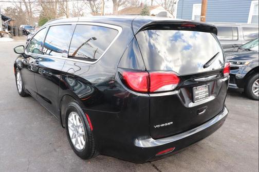 2023 Chrysler Voyager LX