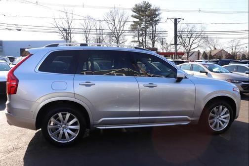 2016 Volvo XC90 T6 Momentum