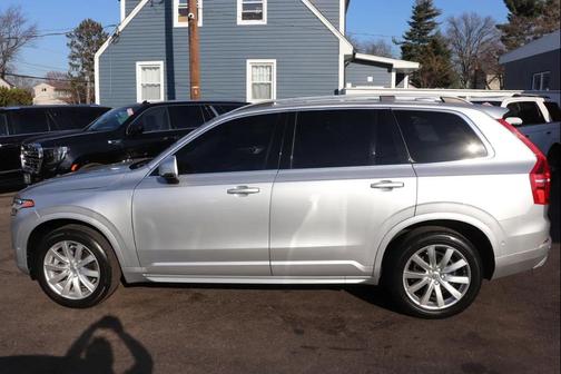 2016 Volvo XC90 T6 Momentum